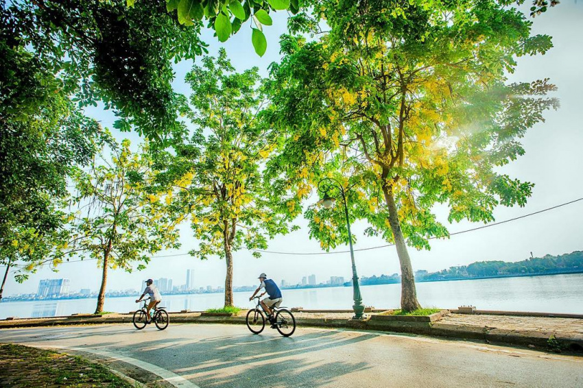 What is there in autumn in Hanoi that makes people miss it so much?
