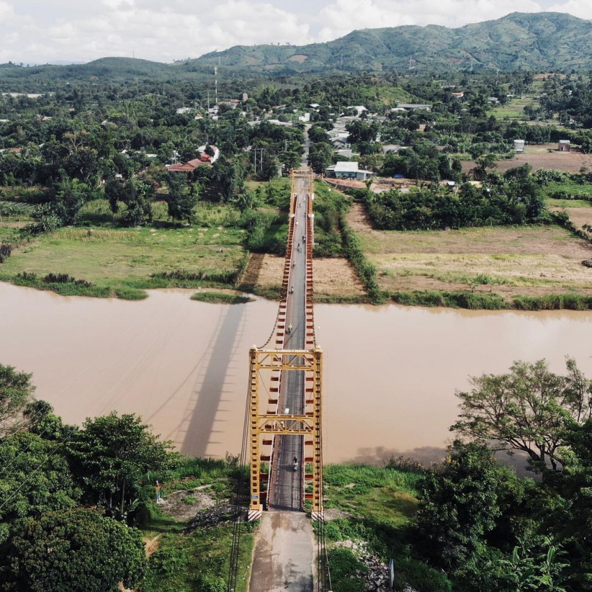 Kon Klor Kon Tum Suspension Bridge, a soft silk strip of the mountains and forests of the Central Highlands