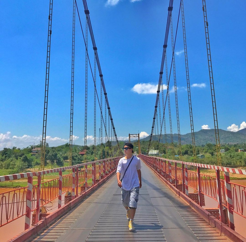 check-in point, kon klor . suspension bridge, kon klori suspension bridge, kon tum, kon klor kon tum suspension bridge, a soft silk strip of the mountains and forests of the central highlands