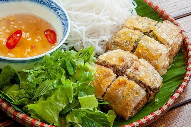rolls, vietnamese specialties, unique dishes contribute to vietnamese cuisine setting a world record