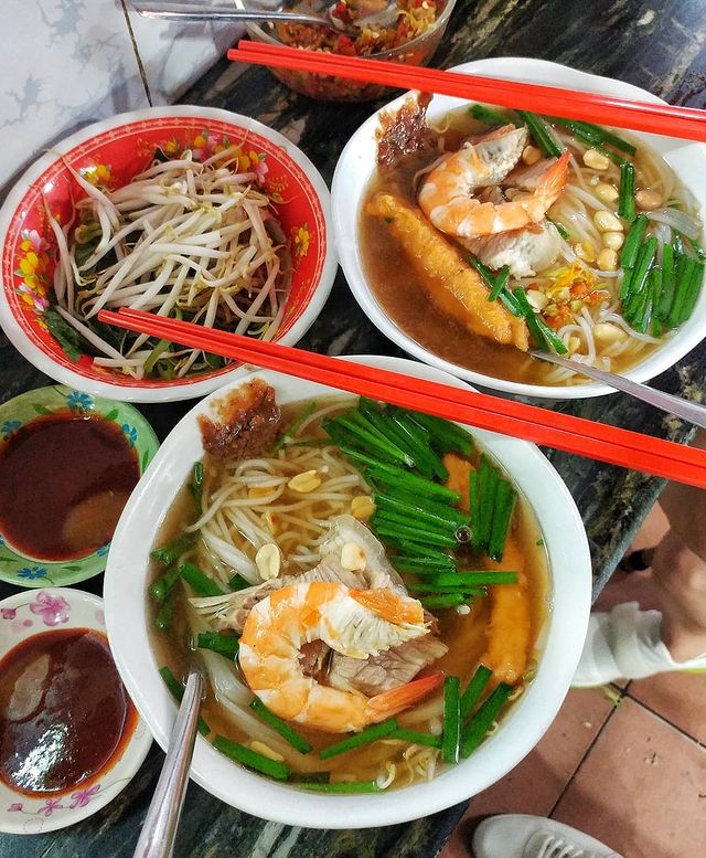 ben thanh market, ben thanh market food court, delicious food in ben thanh market, food in ben thanh market, what’s delicious in ben thanh market?  many delicious dishes are waiting for you to discover