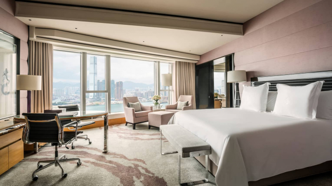 four seasons hong kong, admire the beauty of four seasons hong kong located right at victoria harbour