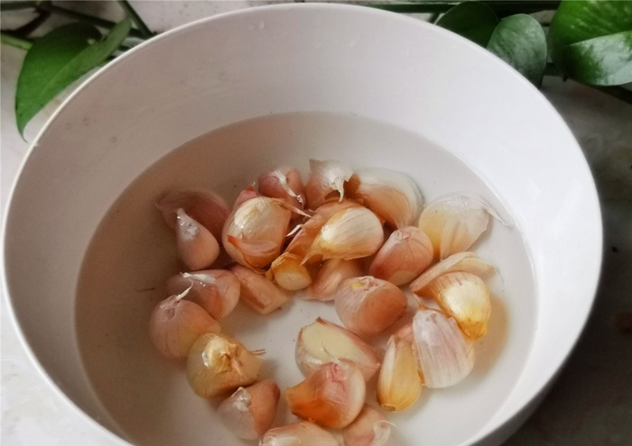 Immediately grasp these 5 tips to peel garlic simply, without spending much time