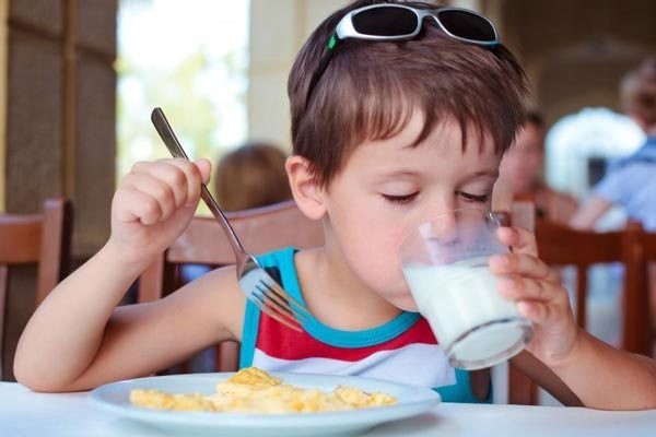 10 bí quyết trị biếng ăn ở trẻ hiệu quả tại nhà