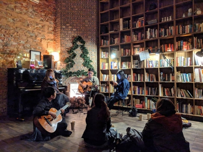 a beautiful cafe, live music cafe, nice cafe, nice cafe in hanoi, weekend travel, 10 very chill live music cafes for a romantic weekend night