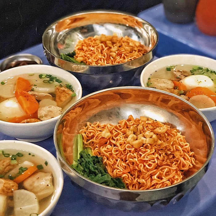 casual restaurant in saigon, mixed noodle shop, saigon cuisine, streets cuisine, 5 famous delicious mixed noodle shops in saigon