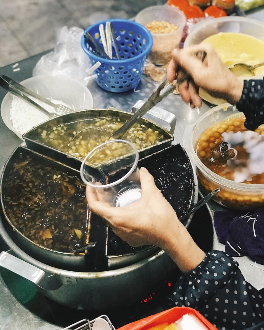 delicious restaurant in hanoi, hanoi specialties, hanoi's delicious tea shop, hanoi's oldest tea shop, tea shop, 4 tea shops decades old, associated with hanoi people