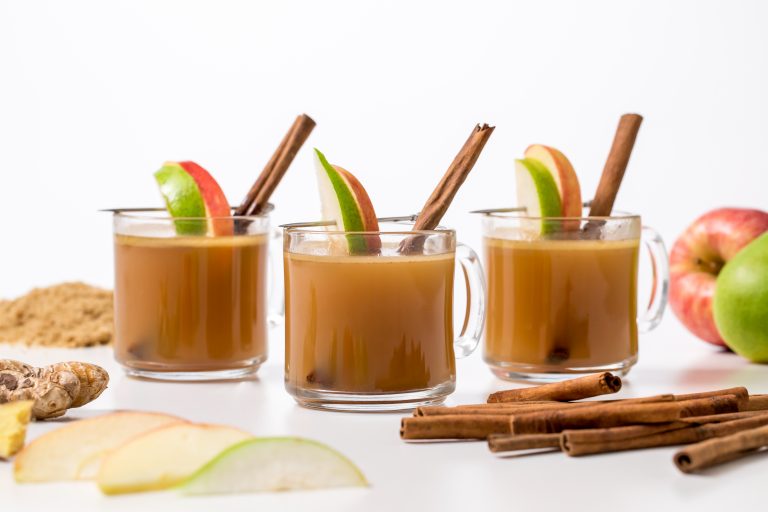 2 ways to make delicious cinnamon apple tea for a cold day