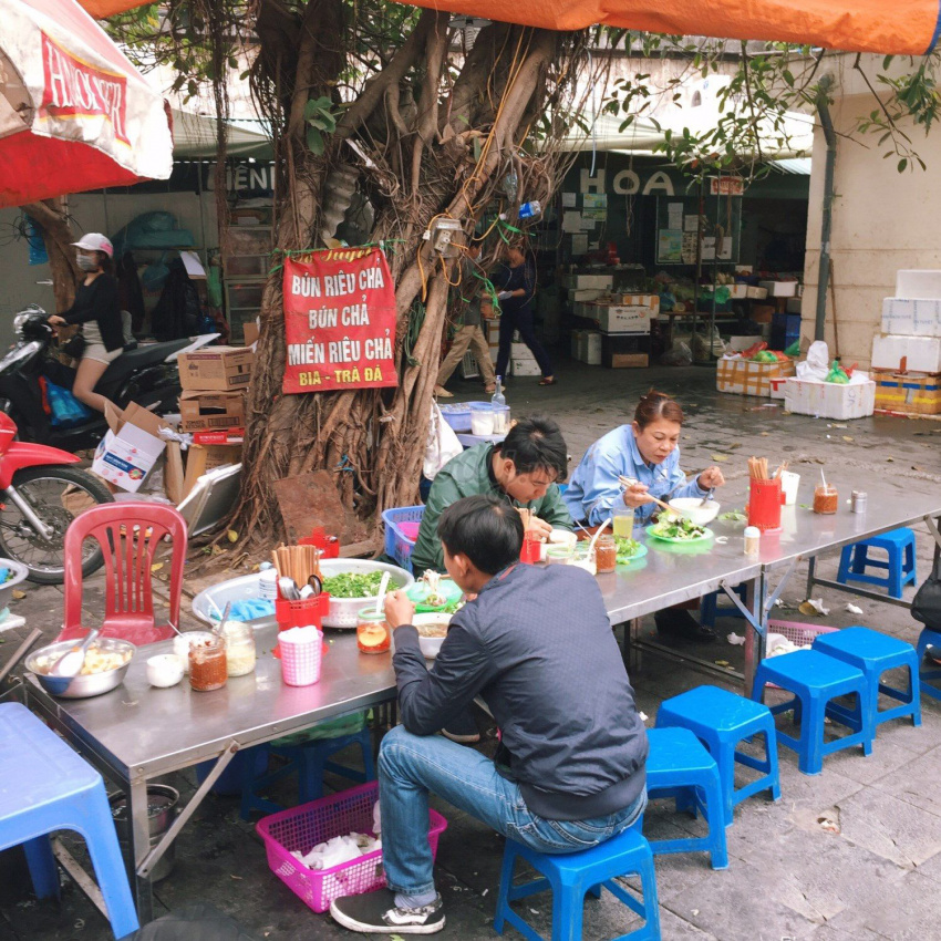 grilled pork vermicelli, following in the footsteps of the proud bride, phanh lee, went to eat vermicelli with grilled meat ‘out of stock’ at 9am on phung hung street