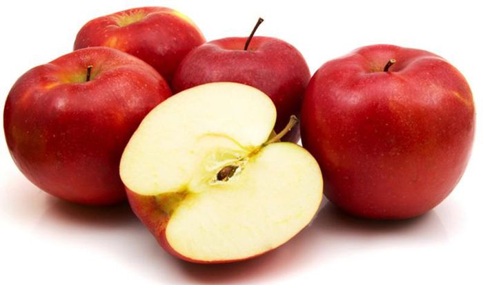 3 tips to help preserve apples from turning brown after peeling