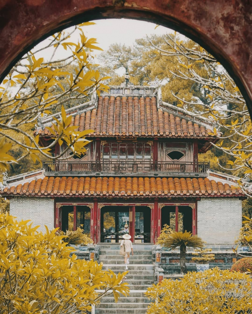 Visit Minh Mang Tomb, enjoy the architectural masterpiece of Hue