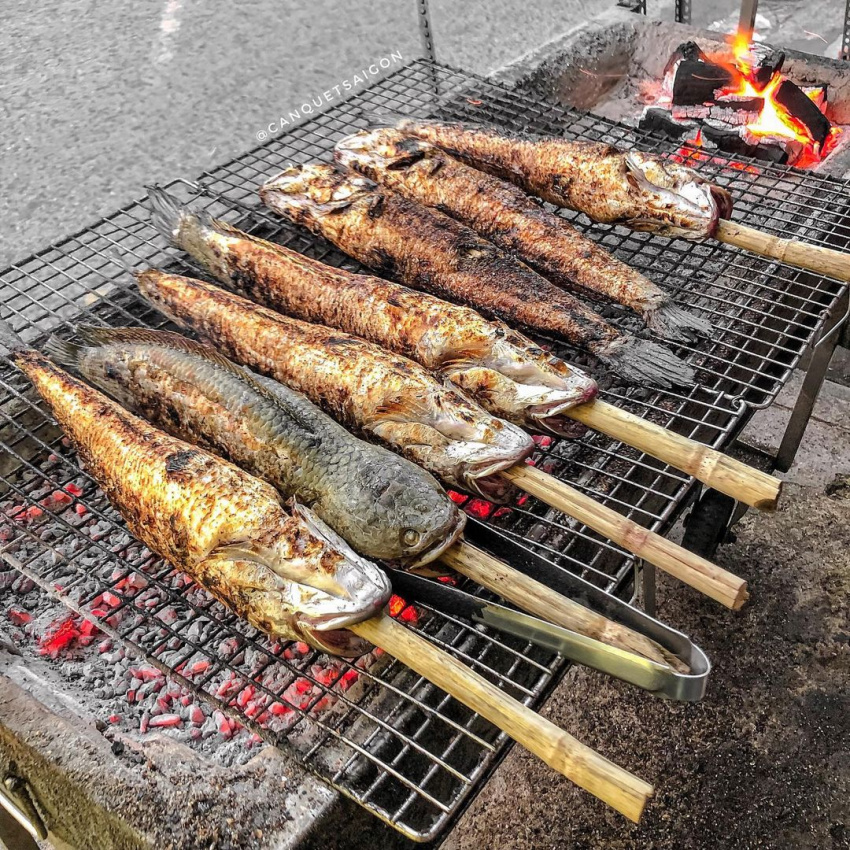 grilled snakehead fish, mr. mr. apple, saigon, saigon cuisine, street food, 3 addresses selling delicious grilled snakehead fish to worship mr. cong ong tao in saigon