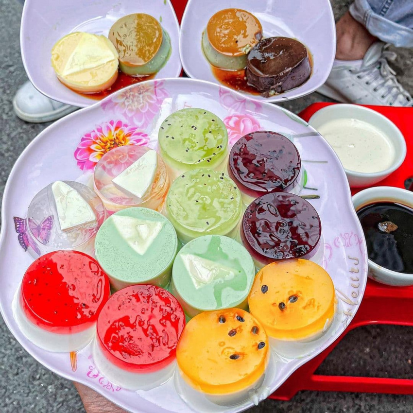 Fall in love with flan with 12 flavors with 12 eye-catching colors in Tan Binh district, Saigon