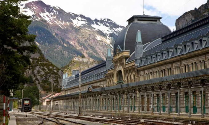 Europe built a 5-star hotel from a once majestic station