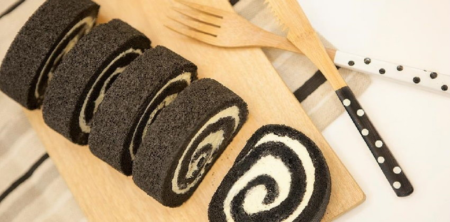 Three types of “dark” but deliciously irresistible cakes from bamboo charcoal