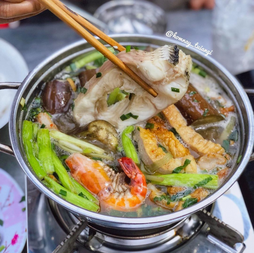 hot pot sauce, streets cuisine, vietnam tourism, vietnamese specialties, going to the west, remember to taste the rich taste of fish sauce hotpot