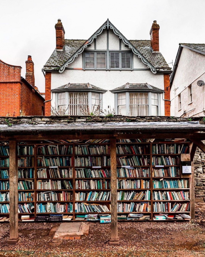 book town, hay-on-wye, hay-on-wye town, a one-of-a-kind paradise for ‘nerds’