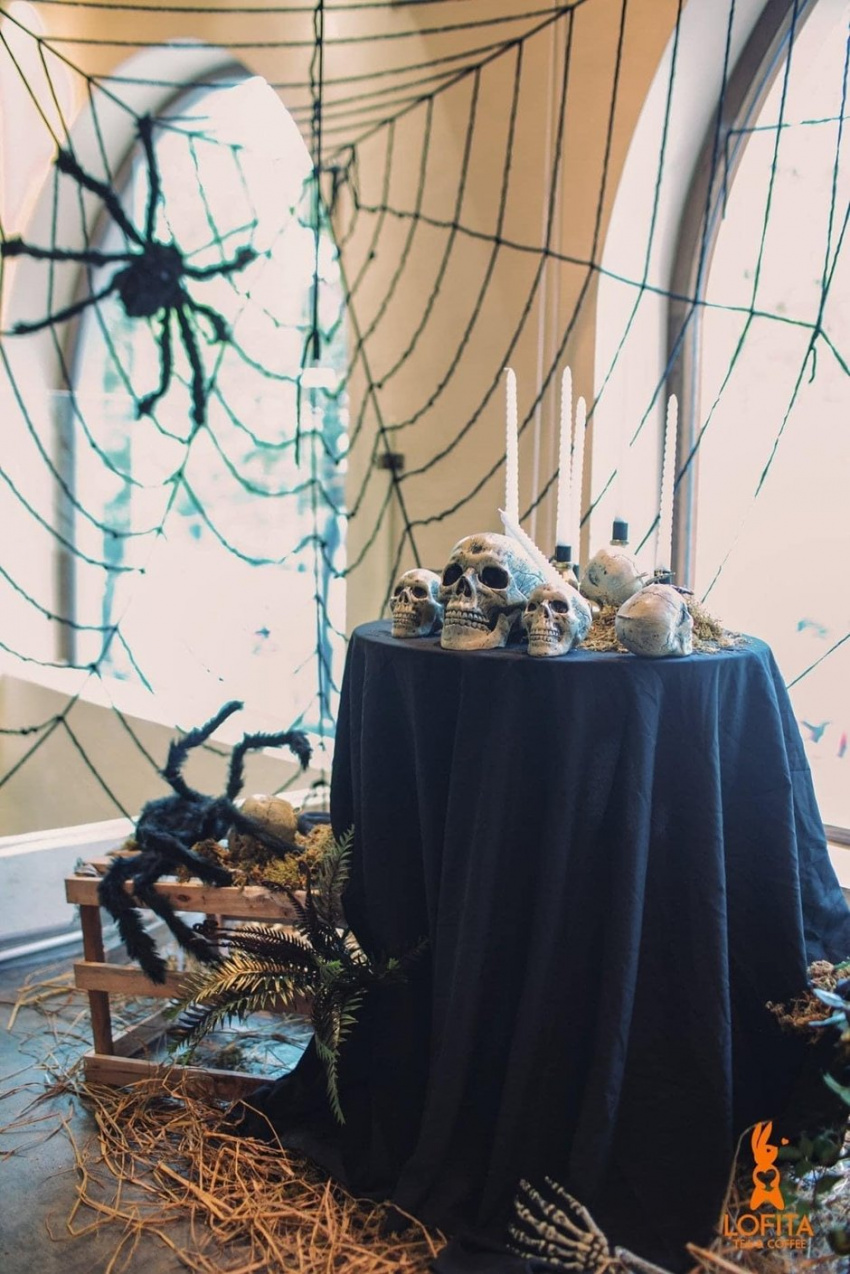 a beautiful cafe, halloween, halloween 2020, halloween masquerade, nice cafe, nice cafe in hanoi, nice coffee shop in da lat, where to play halloween in hanoi?  here are 4 decorated cafes suitable for virtual living