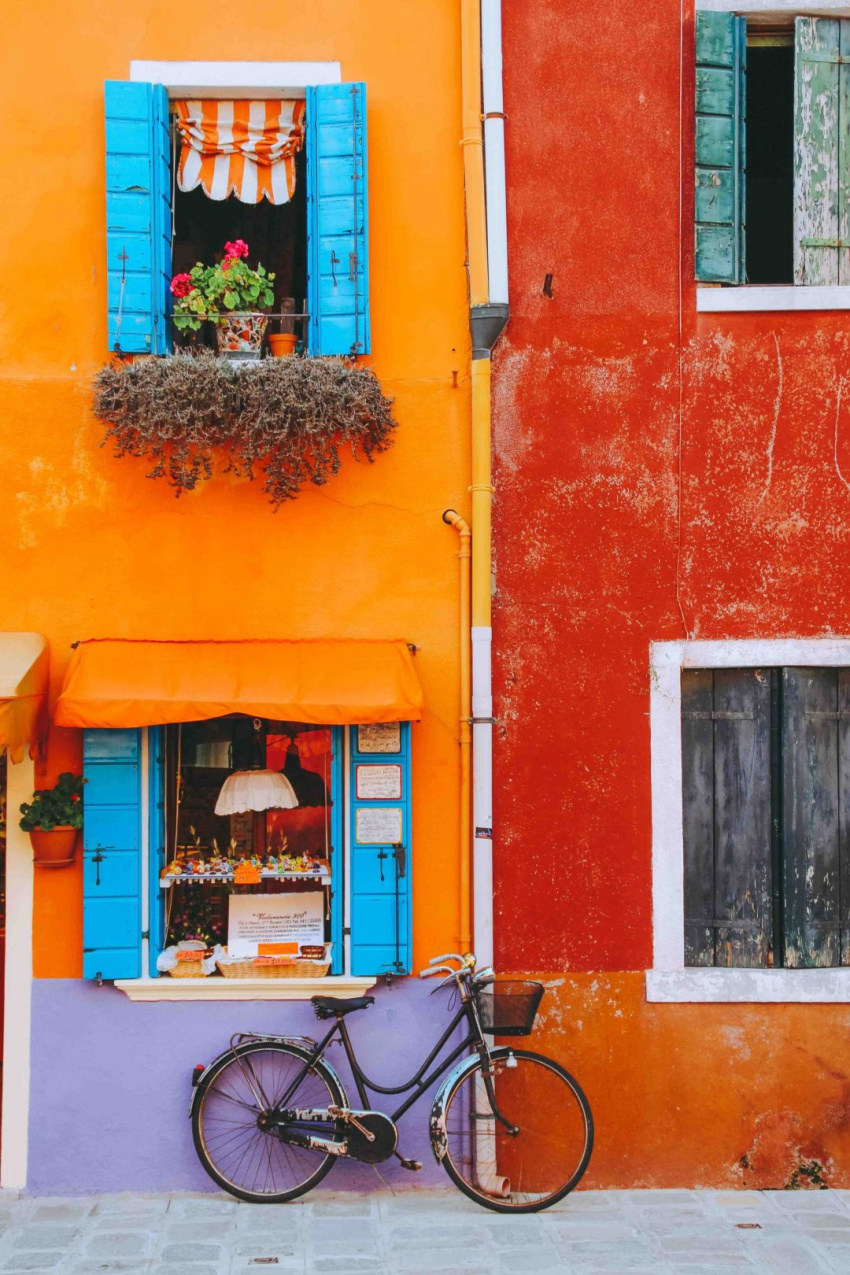 burano, italy travel, travel experience, venice tourism, rainbow island burano, the most colorful town in the world