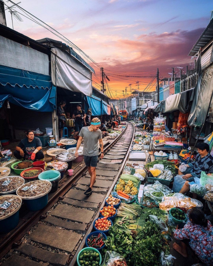 maeklong, travel to thailand, weekend travel, going to the market thrills at maeklong railway market, bangkok