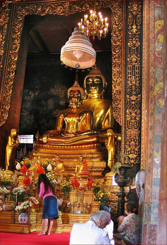 10 Ngôi chùa nổi tiếng linh thiêng ở Bangkok, Thái Lan
