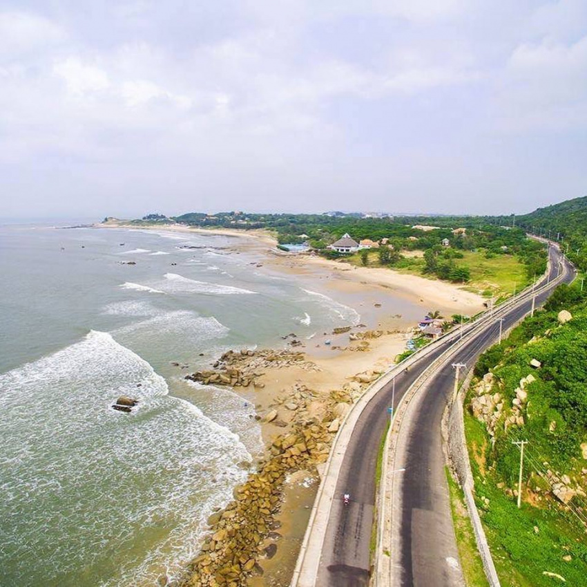 vietnam tourism, weekend travel, 3 beaches near saigon, many seafood are very suitable for weekend travel