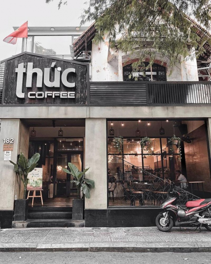 a beautiful cafe, cafe, 5 cafes open 24 hours very quiet for night owls in saigon