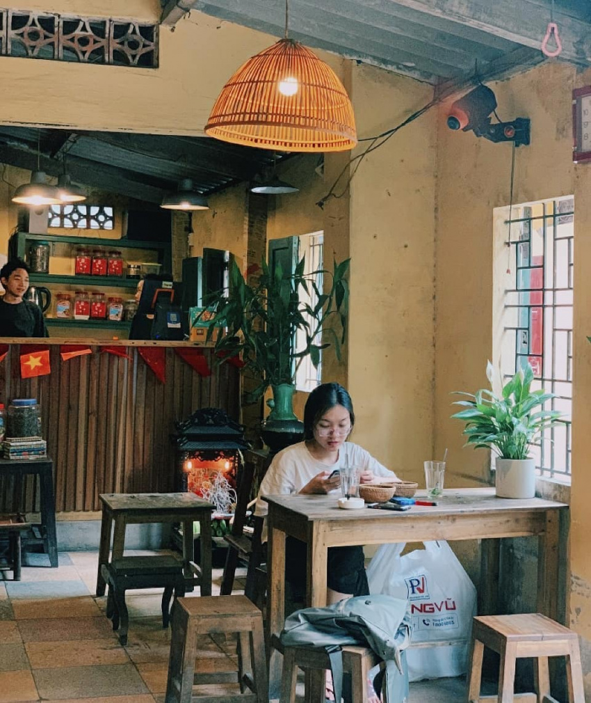 a beautiful cafe, cafe, delicious restaurant in hanoi, mid-autumn festival, moon cake, mooncakes in 2020, nice cafe in hanoi, traveling hanoi, 5 nostalgic cafes to celebrate the mid-autumn festival in the ‘old days’ style in hanoi