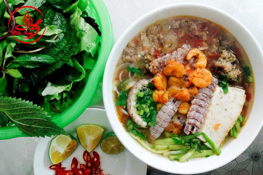 4 must-try street foods when traveling to Ha Long?