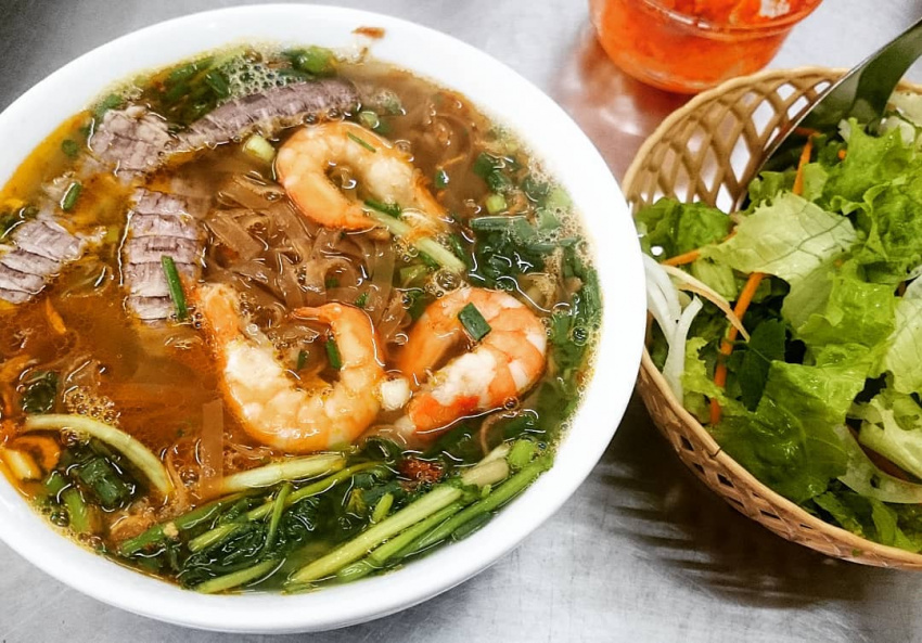 economical travel, quang ninh tourism, street food, streets cuisine, travel near hanoi, vietnam tourism, 4 must-try street foods when traveling to ha long?