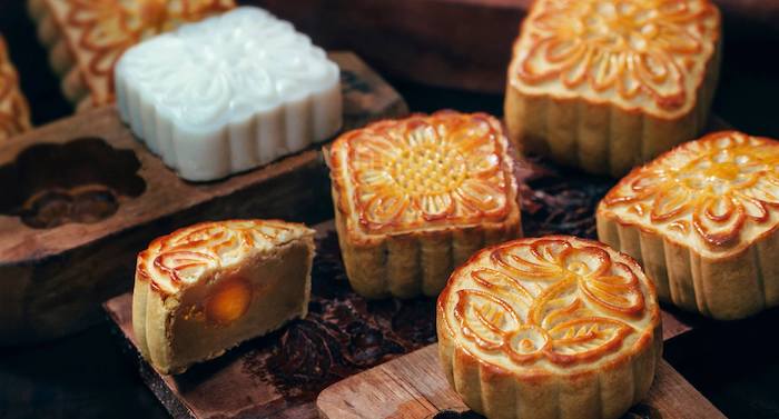 hanoi cuisine, moon cake, moon cake in 2020, traditional moon cake, moon season in august, go find the traditional moon cake taste of hanoi