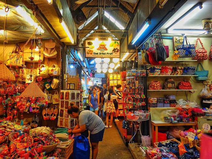 chatuchak, chatuchak market, chatuchak market thailand, thai market, shopping experience at chatuchak market, the largest flea market in thailand