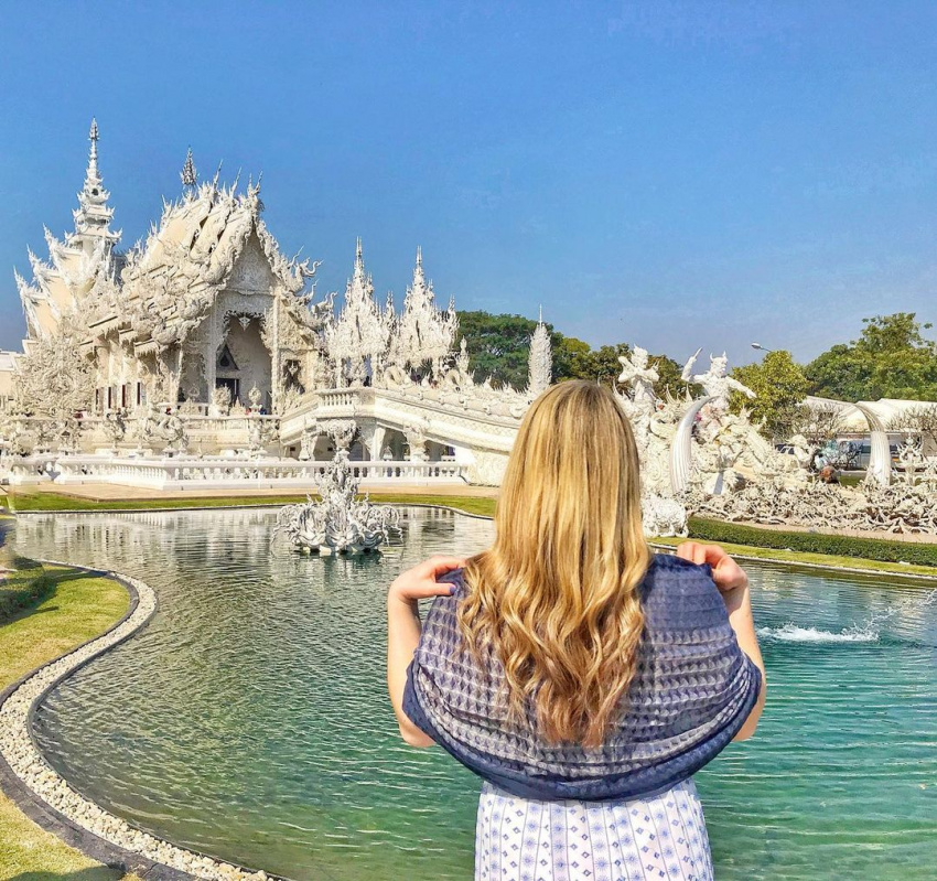 Wat Rong Khun, the impressive white temple that everyone who comes to Chiang Rai should visit