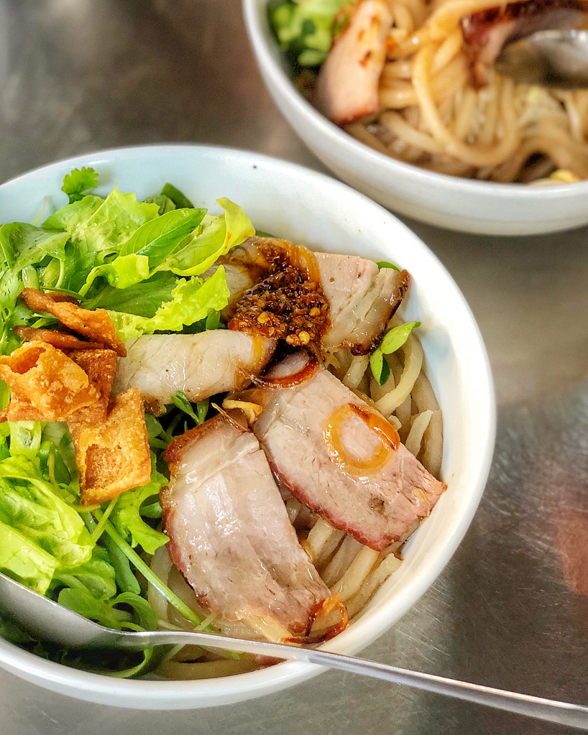 cuisine, culinary elite, high floor, hoi an cuisine, streets cuisine, traveling to hoi an, vietnam tourism, vietnamese specialties, what to eat and play?, cao lau, a delicious dish to remember for life in hoi an