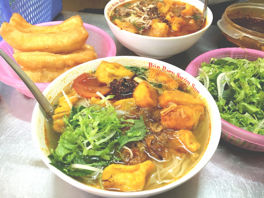 cuisine, culinary elite, delicious restaurant in hanoi, hanoi cuisine, hanoi specialties, noodle soup, streets cuisine, simple but delicious as unforgettable as a bowl of hanoi vermicelli