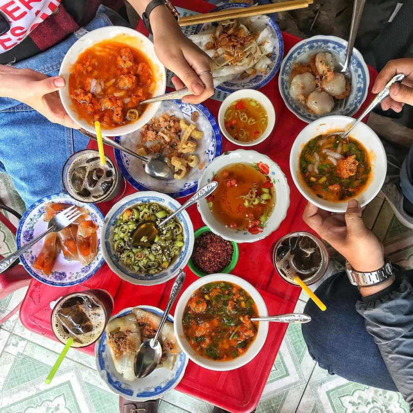 beautiful tourist spot, hue cuisine, hue tourism, nam pho soup cake, street food, streets cuisine, vietnamese specialties, year-end travel, come to the ancient capital of hue to taste the simple yet delicious nam pho soup cake