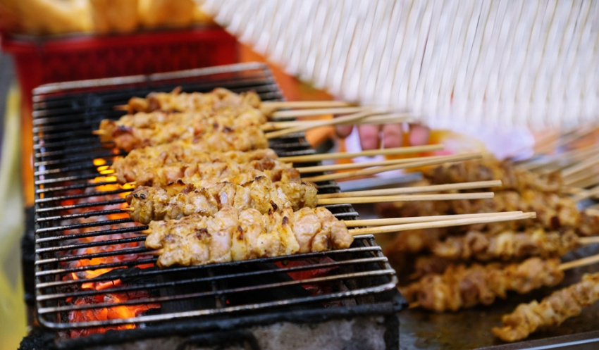 Grilled meat on skewers, an irresistible afternoon snack when Hanoi is cold