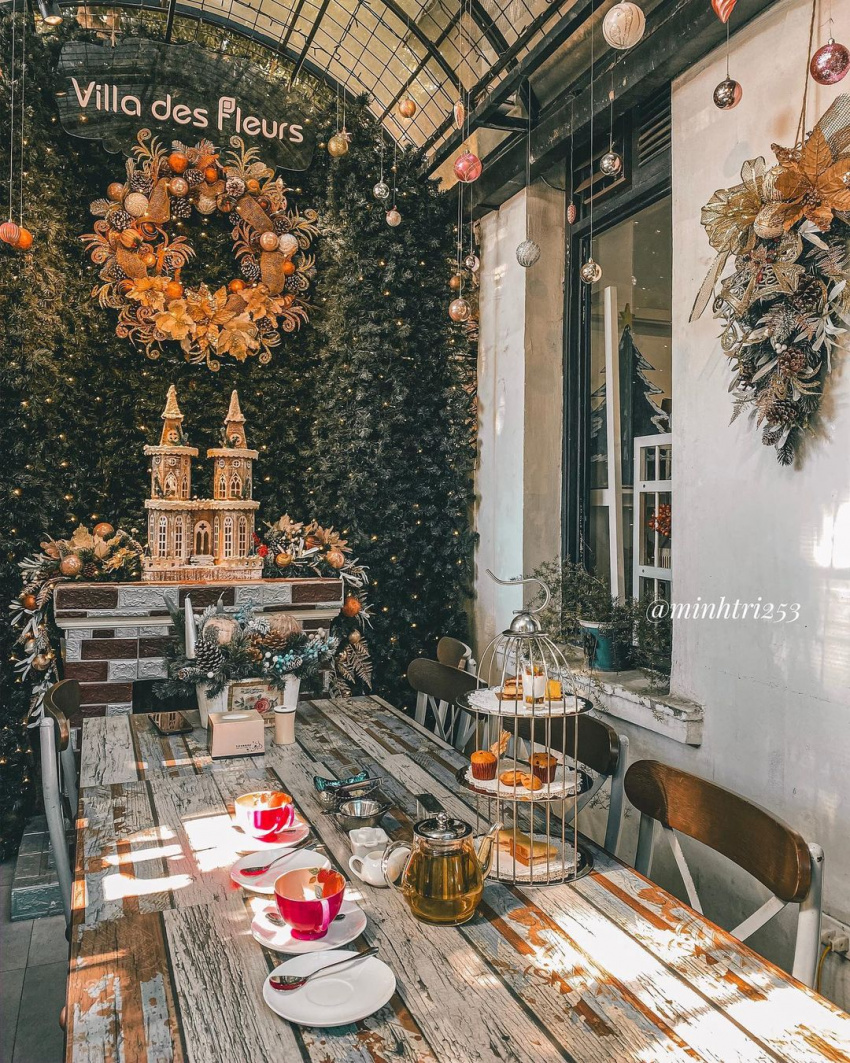 a beautiful cafe, christmas, delicious restaurant in hanoi, nice cafe in hanoi, noel 2020, romantic cafe, celebrate christmas early on the weekend with 9 sparkling cafes in hanoi