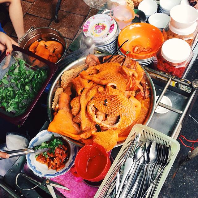 break lau, good restaurant in saigon, saigon cuisine, saigon delicacies, saigon tourism, vietnamese specialties, pha lau, saigon’s street food is addicting