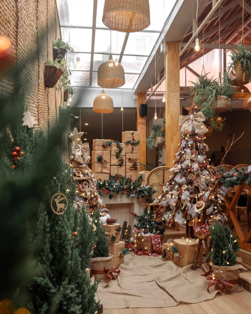 3 cafes with a strong Christmas atmosphere from early Saigon