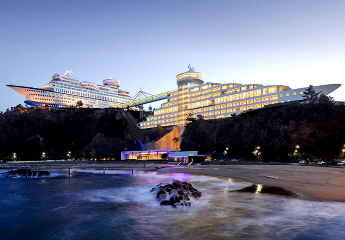 cruise ship, first cruise ship, resort hotel, ship shaped hotel, sun cruise resort & yacht, the cruise ship ran aground, surprised with a ‘tourist ship’ weighing 30 thousand tons ‘stranded’ on the cliff