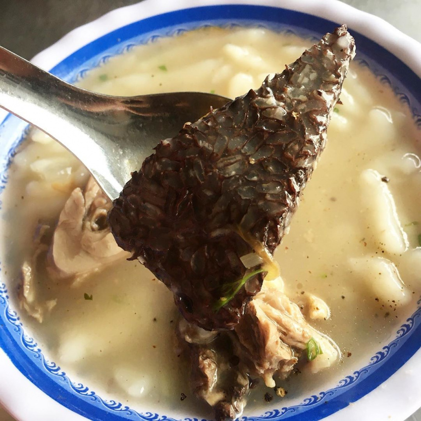 cuisine, duck meat soup cake, street food, streets cuisine, western specialties, warm your heart on a rainy day with a special dish of duck meat soup from the west
