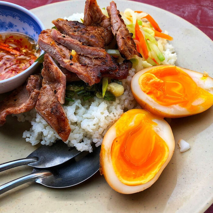 broken rice, good restaurant in saigon, saigon delicacies, saigon tourism, what's for lunch, pocket the best broken rice restaurants in saigon