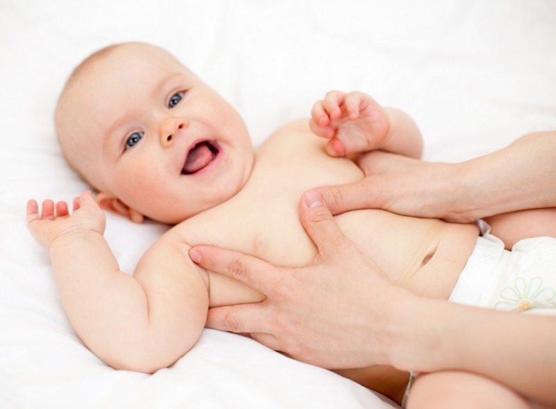 10 mẹo nhỏ trị nấc hiệu quả cho bé