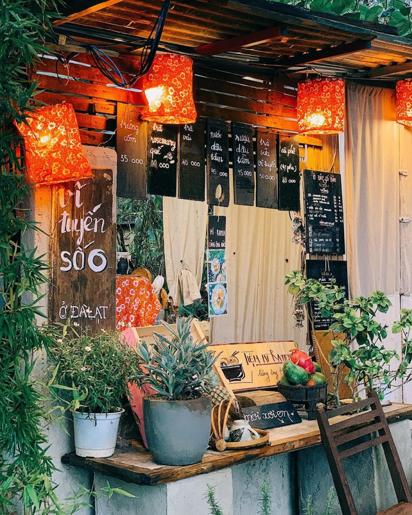 Latitude 6 – Ha Thanh girl’s coffee shop “left the street to the forest”