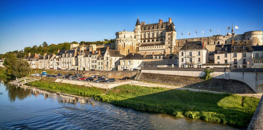 Hành trình khám phá những lâu đài cổ kính khi đi du lịch Pháp