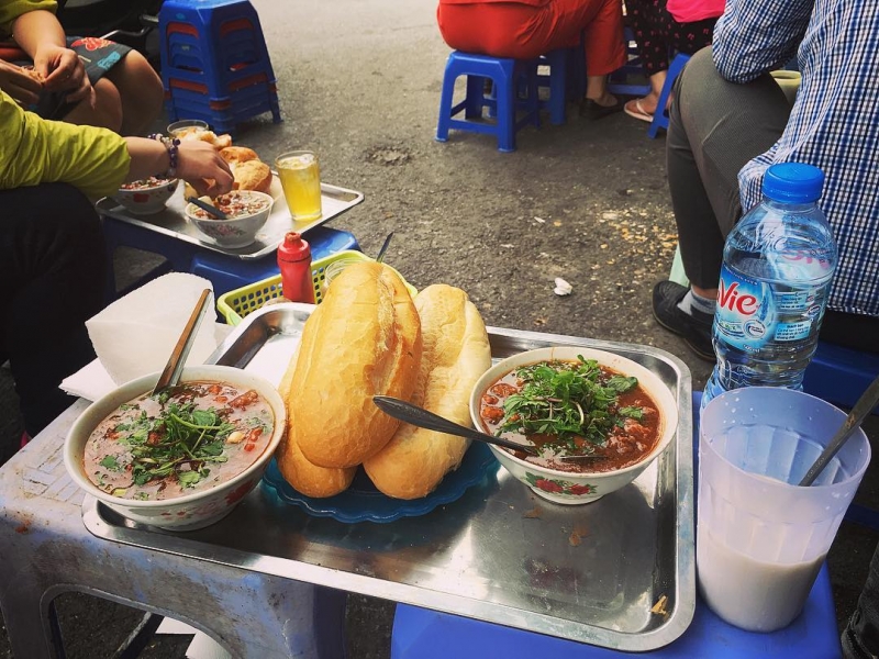 autumn in ha noi, delicious restaurant in hanoi, delicious wine sauce bread, hanoi cuisine, hanoi winter, winter food, 3 delicious banh mi shop for hanoi monsoon afternoon