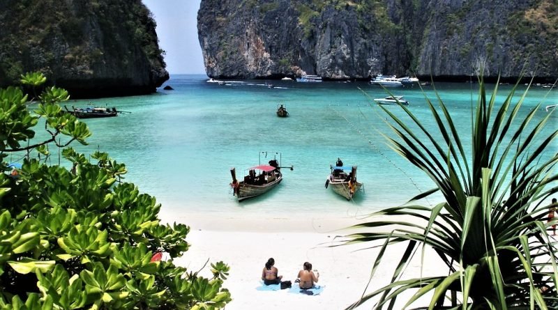 island tourism, koh phi phi, southeast asia travel, travel to thailand, koh phi phi island, a tourist island trusted by tourists in thailand