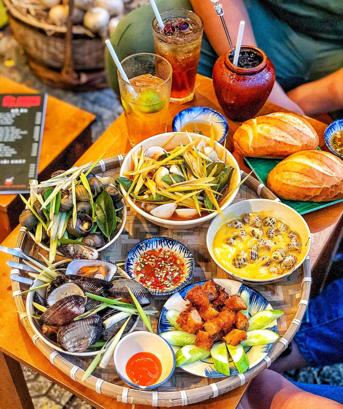 delicious restaurant in district 10, good restaurant in saigon, saigon cuisine, saigon delicacies, snails, enjoy snails and attractive northern dishes in district 10, saigon