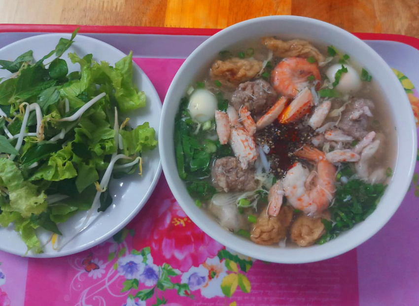 casual restaurant in saigon, crab cake soup, delicious crab cake soup in saigon, delicious restaurant in binh thanh district, good restaurant in saigon, saigon cuisine, saigon delicacies, 4 attractive, affordable crab noodle shops in binh thanh district